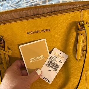 BNWT Michael Kors Jet set tote